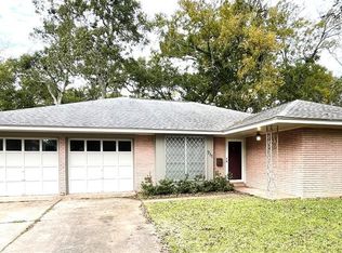 711 Center Way St, Lake Jackson, TX 77566