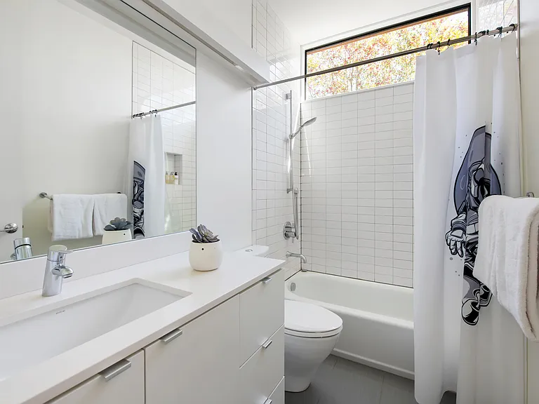 1020 Bellevue Dr NE — Photo 11