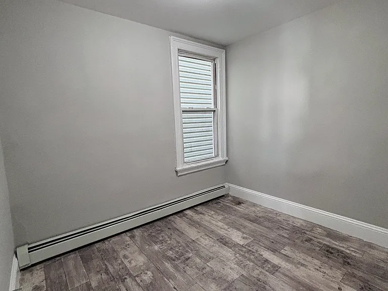 393 Straight St #2 — Photo 10