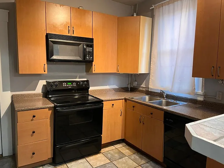421 Bannock St — Photo 6