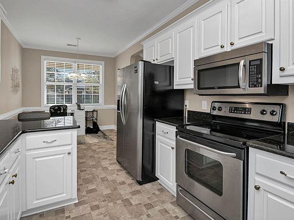 4th image of 537 Park Place Dr