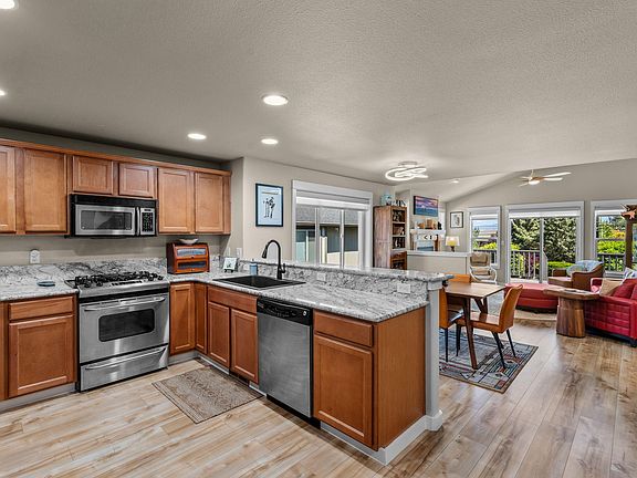 4th image of 3714 SW 29th St
