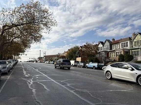 Exterior Neighborhood (street photo)