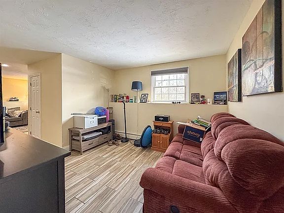 4th image of 511 Fish Rd #1