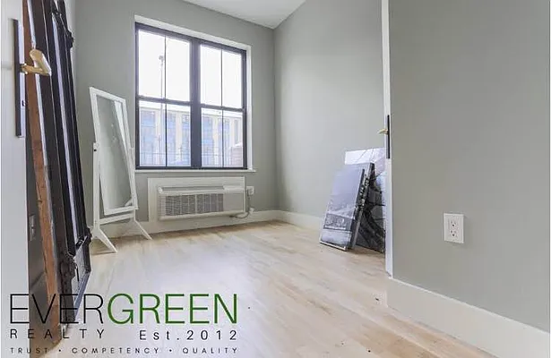 Rented by Evergreen Apartments BK | media 25