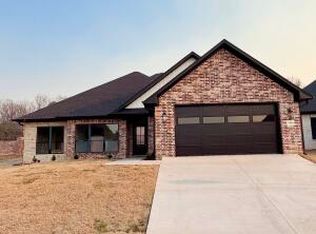 1905 Harbor Ln, Russellville, AR 72802