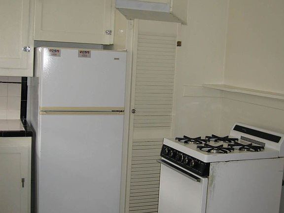 3rd image of 902 Tijeras Ave NW APT 8