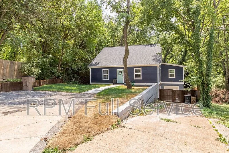 3 bed, 2.0 bath — Photo 2