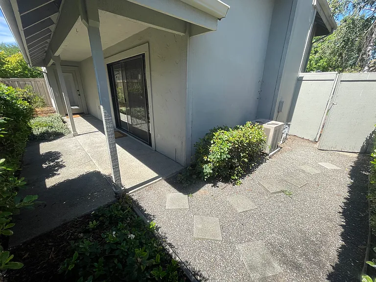 7647 Bridgeview Dr — Photo 17