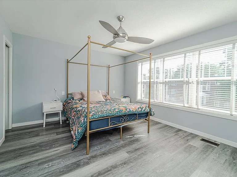 1440 Marshall St NE — Photo 9