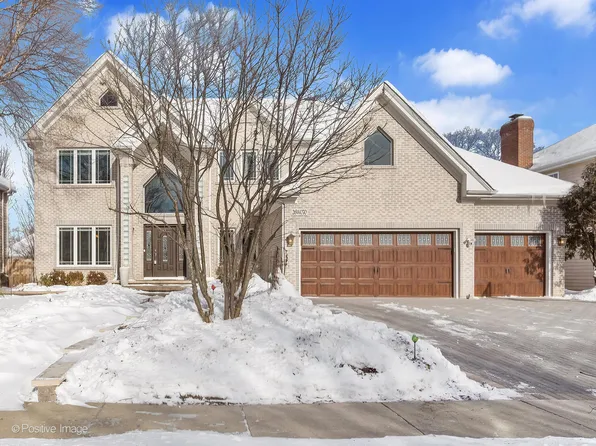 26W070 Deerpoint Dr, Wheaton, IL 60187