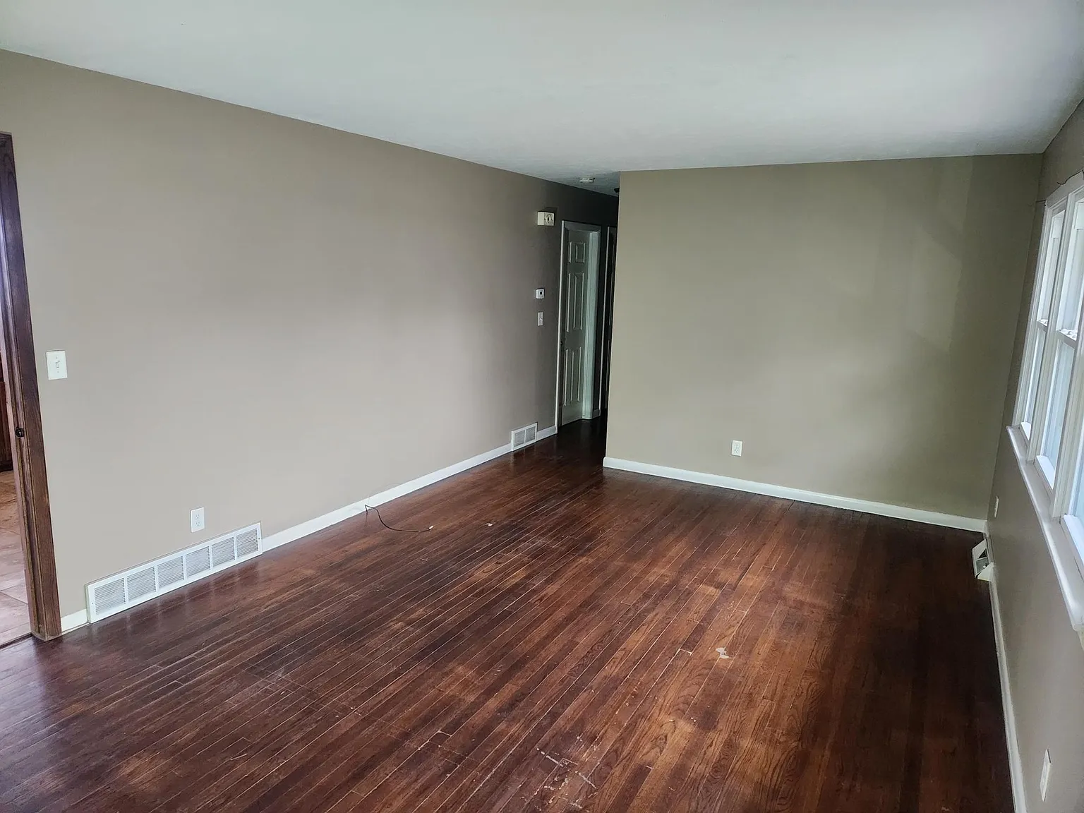 4 bed, 1896 sqft, $2,250 — Photo 4