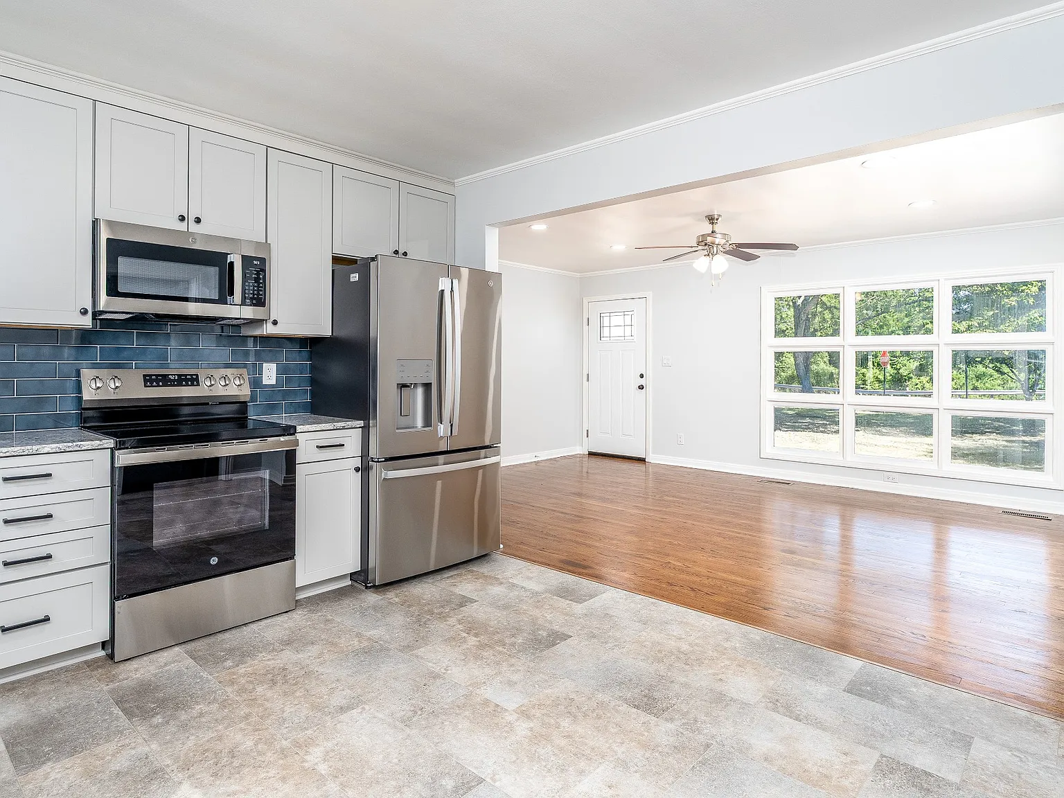 4 bed, 1374 sqft, $1,900 — Photo 3