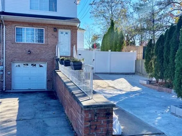 372 Maryland Ave, Staten Island, NY 10305