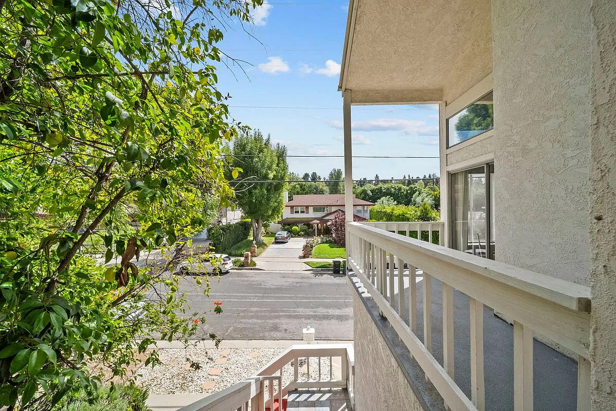 4 bed, 3.0 bath, 2188 sqft, $4,500 — Photo 2