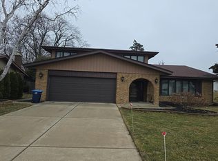 1730 Gigi Ln, Darien, IL 60561