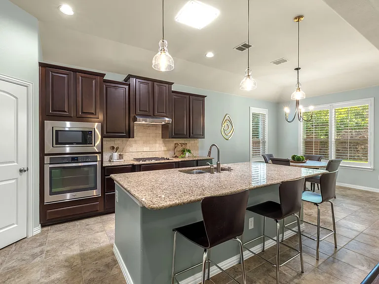 900 Sonoma Dr — Photo 15