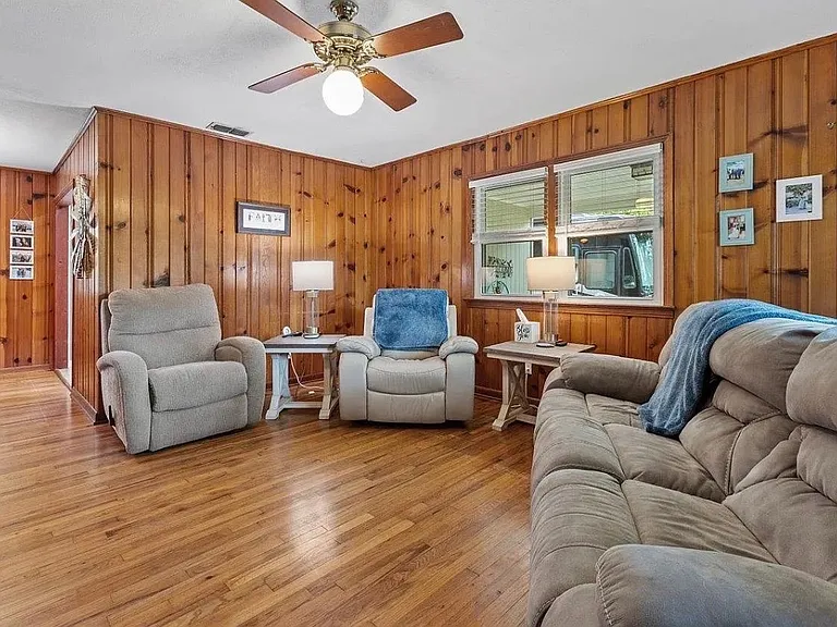 1110 Carrin Dr — Photo 13