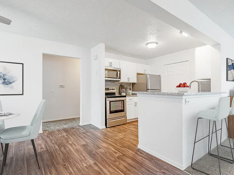 Westview Commons Apartment Homes — Photo 4
