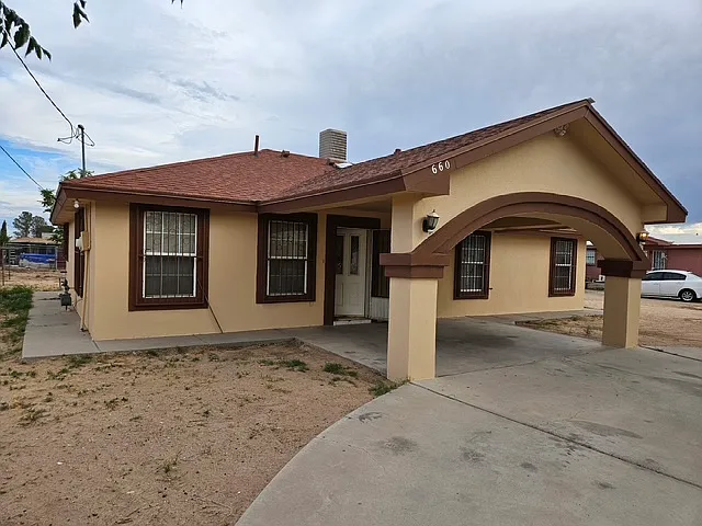 660 Jervis Dr — Photo 2