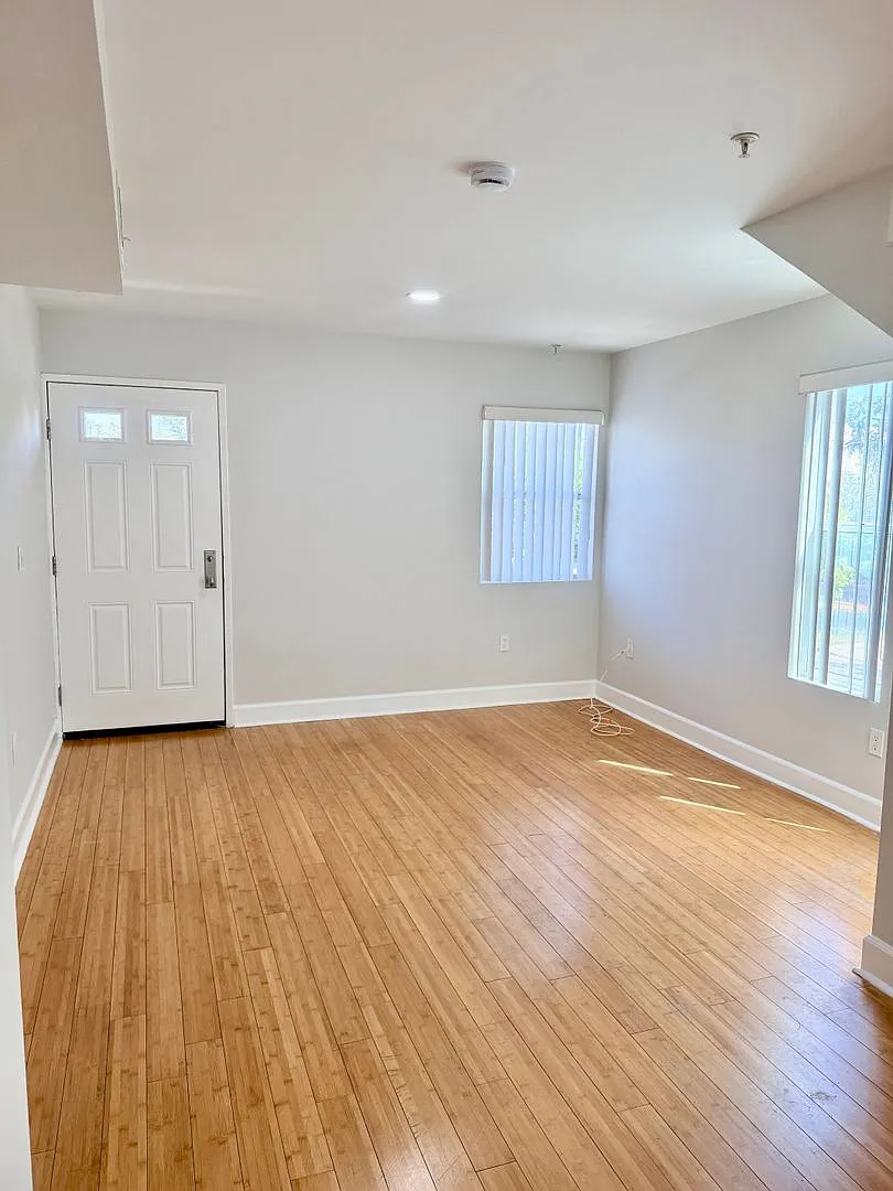 6033 Eleanor Ave — Photo 3