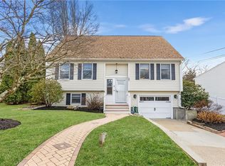 8 Damian Ct, North Providence, RI 02911