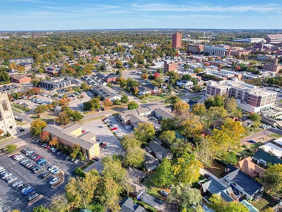 3rd image of 413 Park Dr