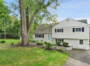 25 W Brook Dr, Cortlandt Manor, NY 10567