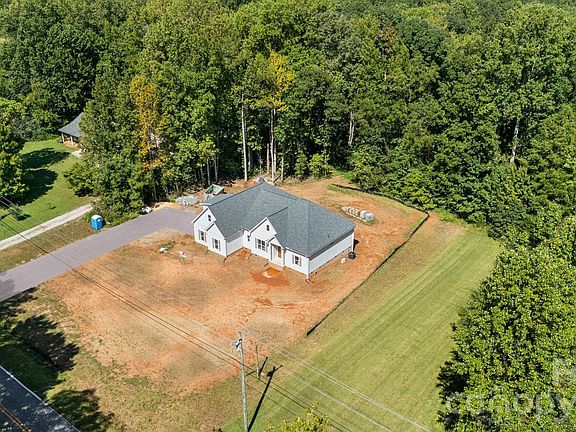 3rd image of 6395 Wingate Hill Rd