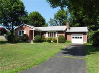13 Pinebrook Dr, Easthampton, MA 01027
