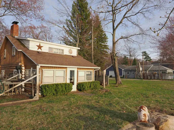 228A Beechwood Ave, Houghton Lake, MI 48629