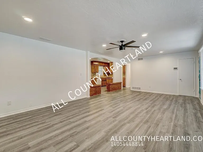 817 Stahl Dr — Photo 3