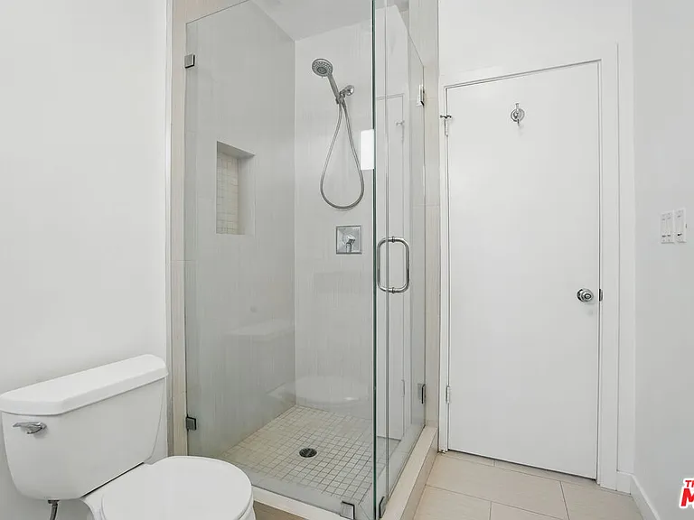 930 3rd St #303 — Photo 31