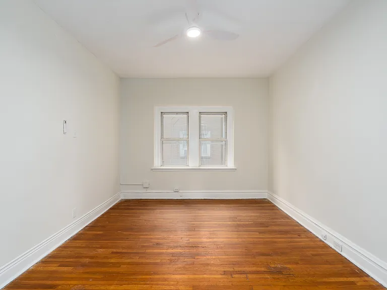 6301 N Rosebury Ave — Photo 1