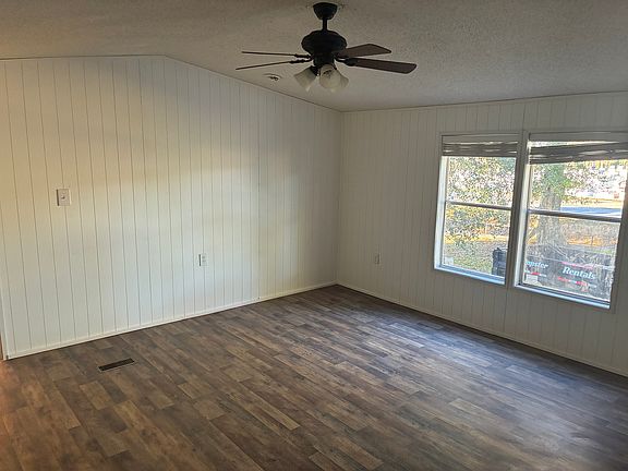 3rd image of 709 S Railroad St