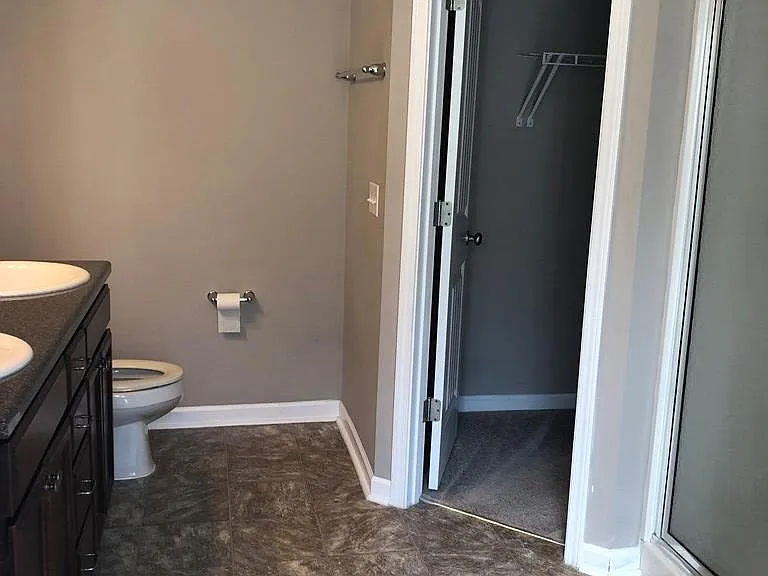 909 Rachel Ln — Photo 11