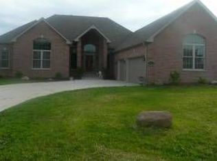 8589 Chaucer Cir W, Bristol, WI 53104