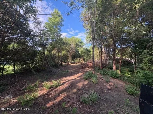 1823 Bass Cir, La Grange, KY 40031
