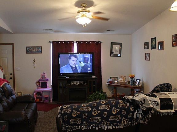 4th image of 1233/1243 Evergreen Cir
