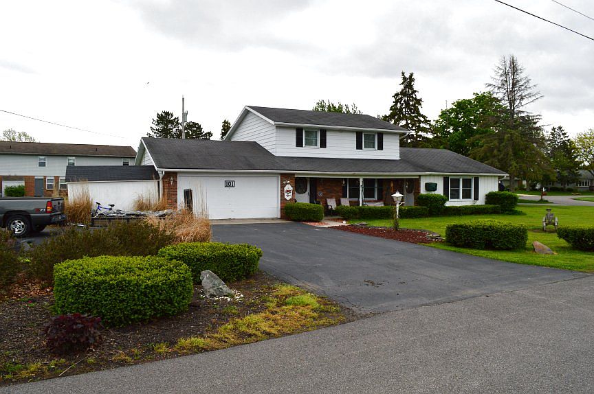 2nd image of 101 Oak Park Dr