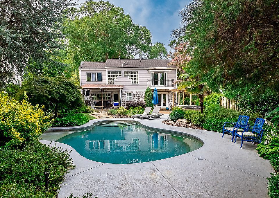 1st image of 676 Hillpine Dr NE