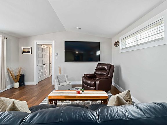 5th image of 47 Bonavista Dr