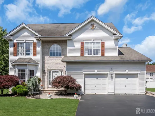 10 Beacon Pl, Old Bridge, NJ 08857