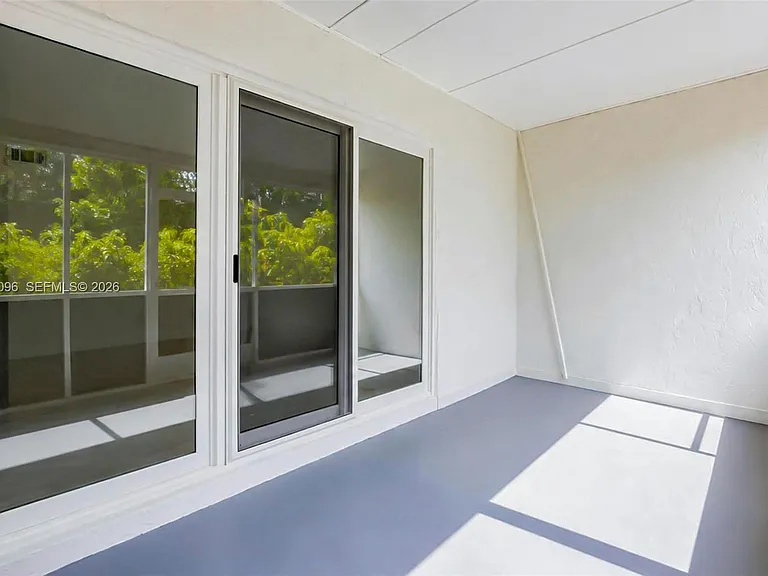22 Canterbury Ln #22 — Photo 30