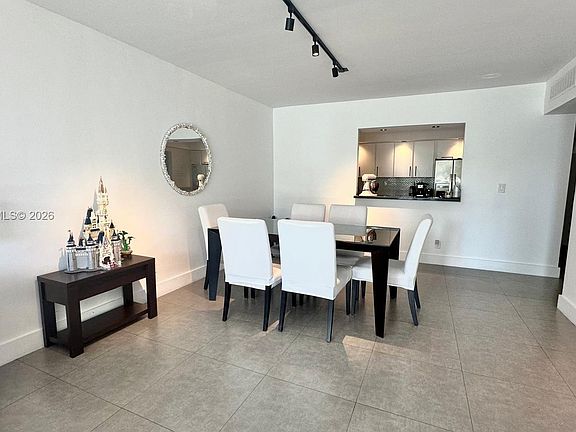 5th image of 19370 Collins Ave APT 319