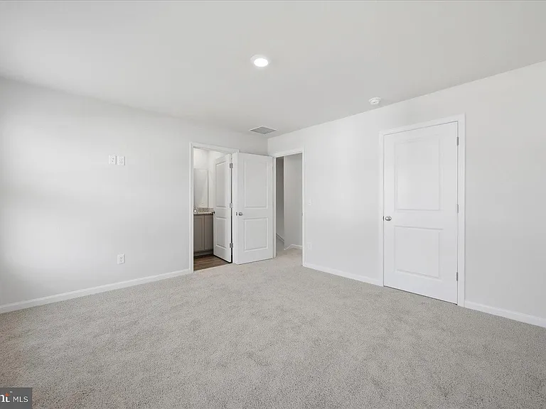 122 Bowers St — Photo 24