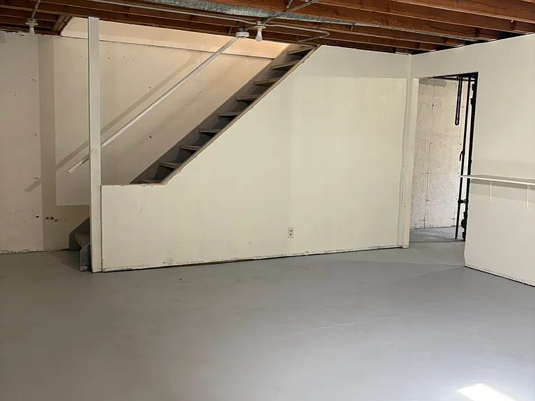 Spacious 3 Bedroom Townhome Available Now Great Location! — Photo 19