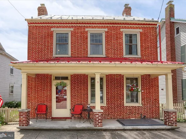 9 W Main St, New Kingstown, PA 17072