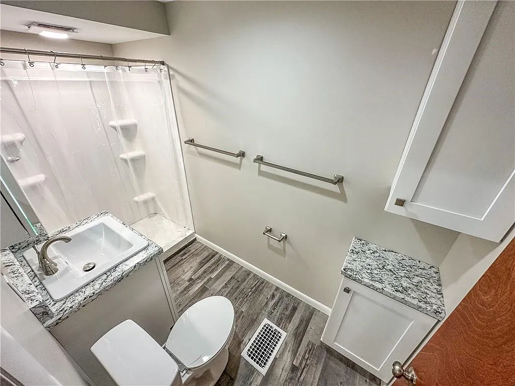 1 bed, 1.0 bath, 5544 sqft, $1,400 — Photo 3