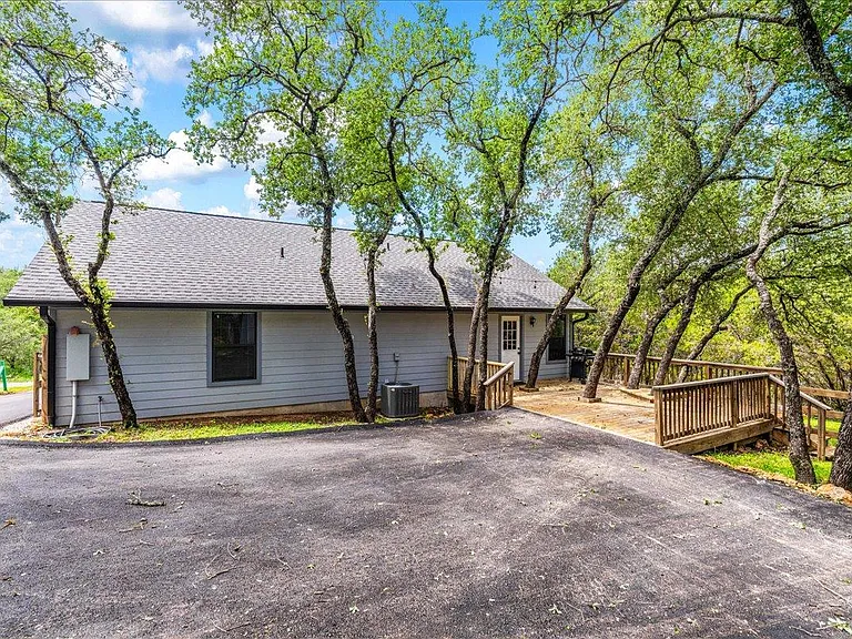 408 Breezing Ln — Photo 30